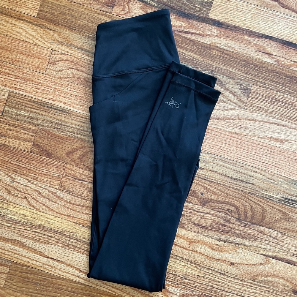 Arc’teryx women’s Essent high-rise leggings 28”